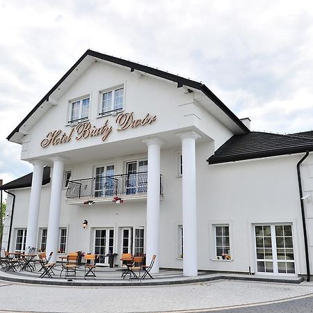 Hotel Bialy Dwor Окунинка Экстерьер фото