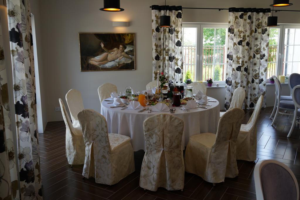 Hotel Bialy Dwor Окунинка Экстерьер фото
